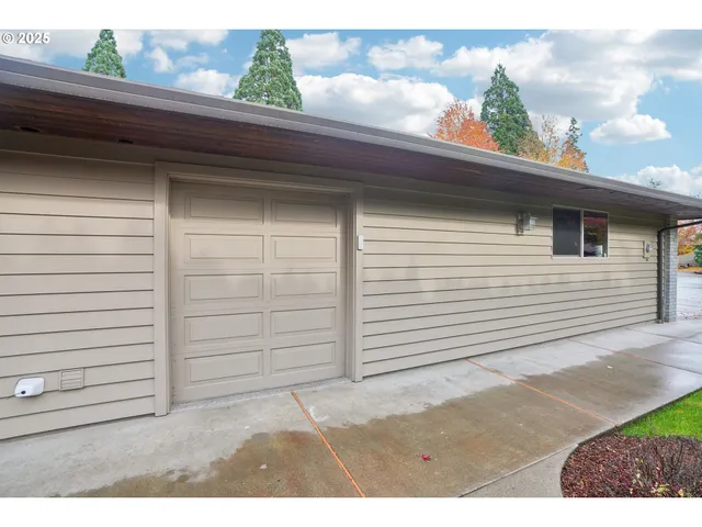 $885,000 | 1875 Northwest Doral Street, McMinnville, OR 97128