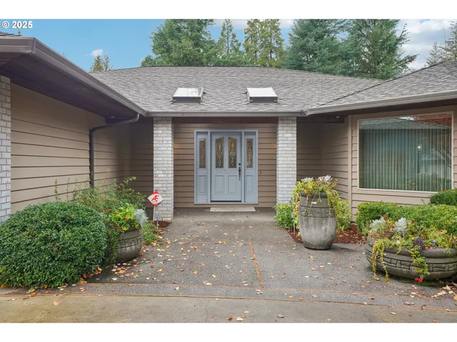 $885,000 | 1875 Northwest Doral Street, McMinnville, OR 97128