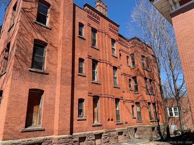 $1,000 | 135 West Main Street, Unit 1B, Waterbury, CT 06702