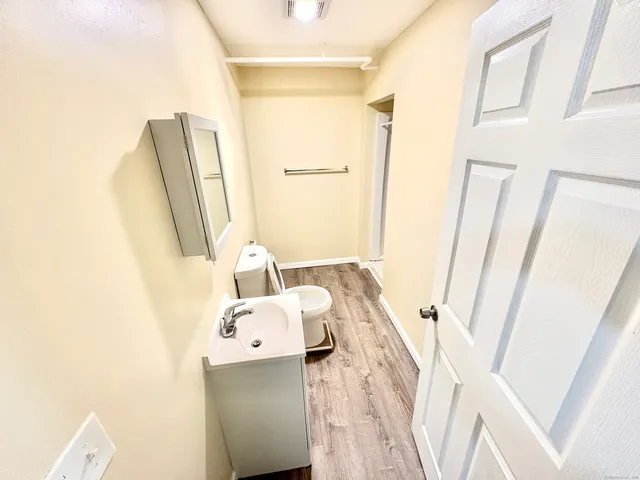 $1,000 | 135 West Main Street, Unit 1B, Waterbury, CT 06702