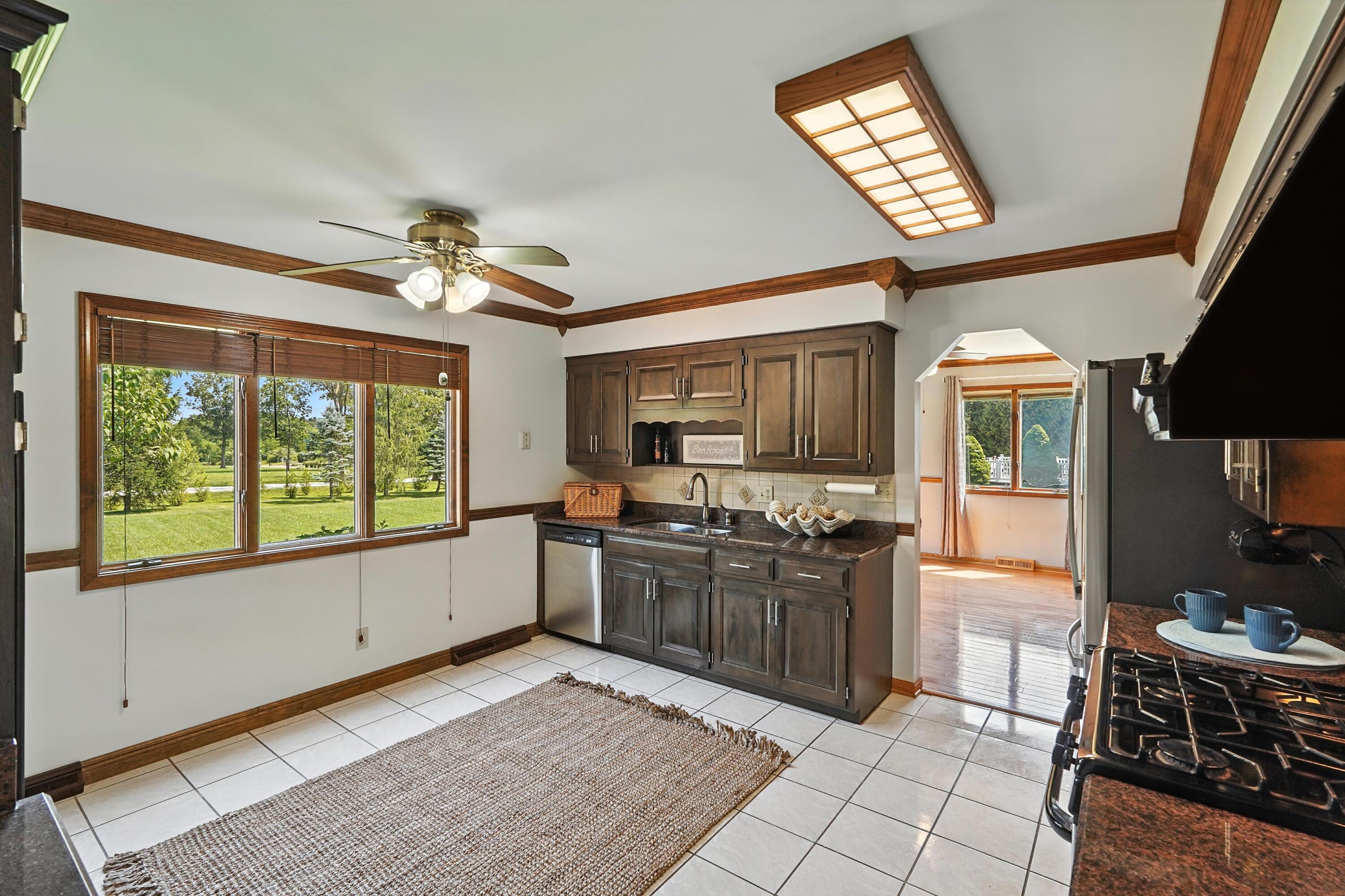 447 Scarborough Road Valparaiso, IN 46385 - Photo 8 of 27 3000x2000