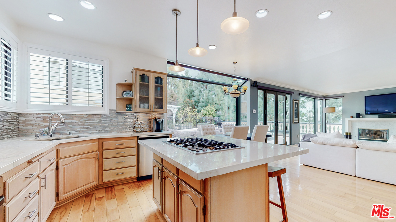 1975 Erin Way Glendale, CA 91206 - Photo 12 of 49