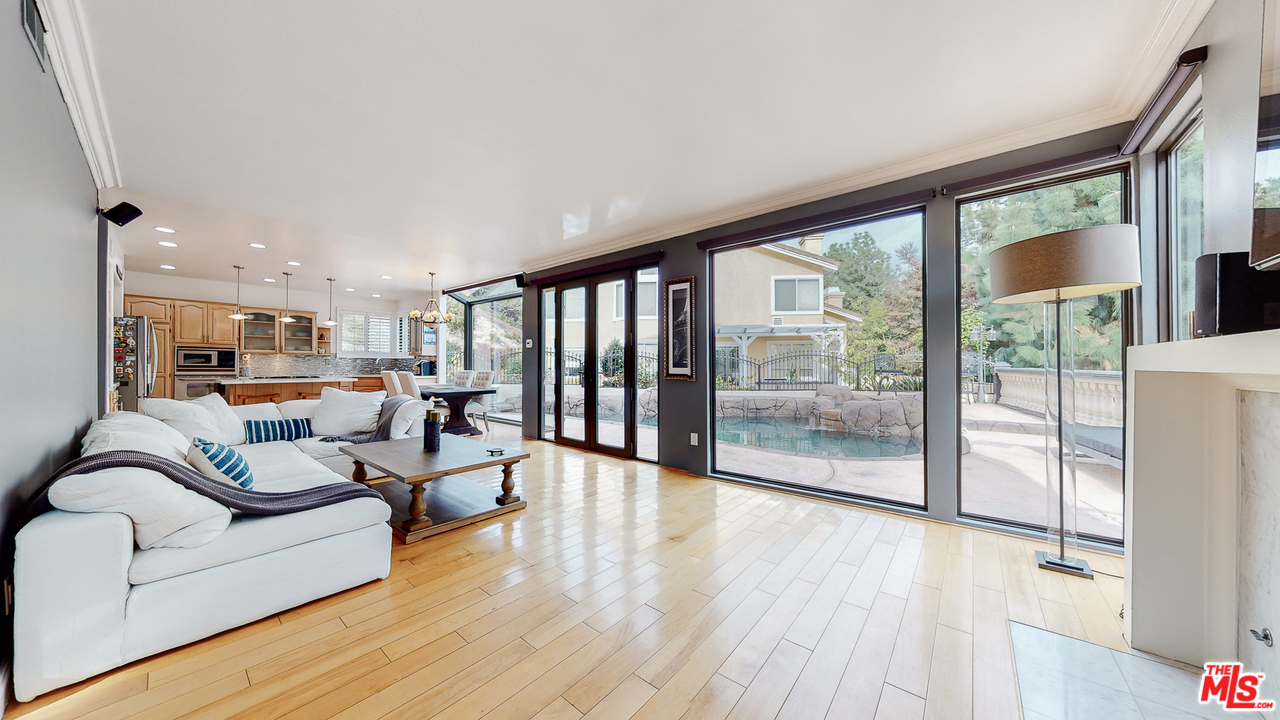 1975 Erin Way Glendale, CA 91206 - Photo 17 of 49