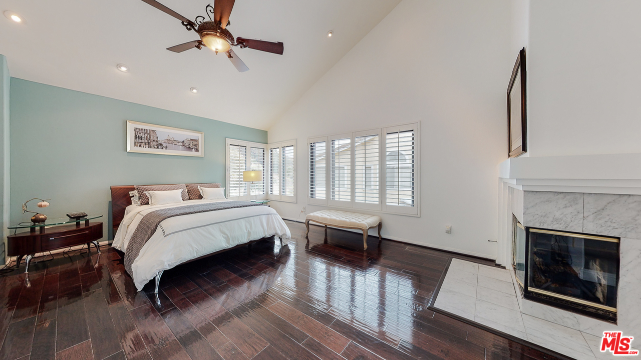 1975 Erin Way Glendale, CA 91206 - Photo 18 of 49