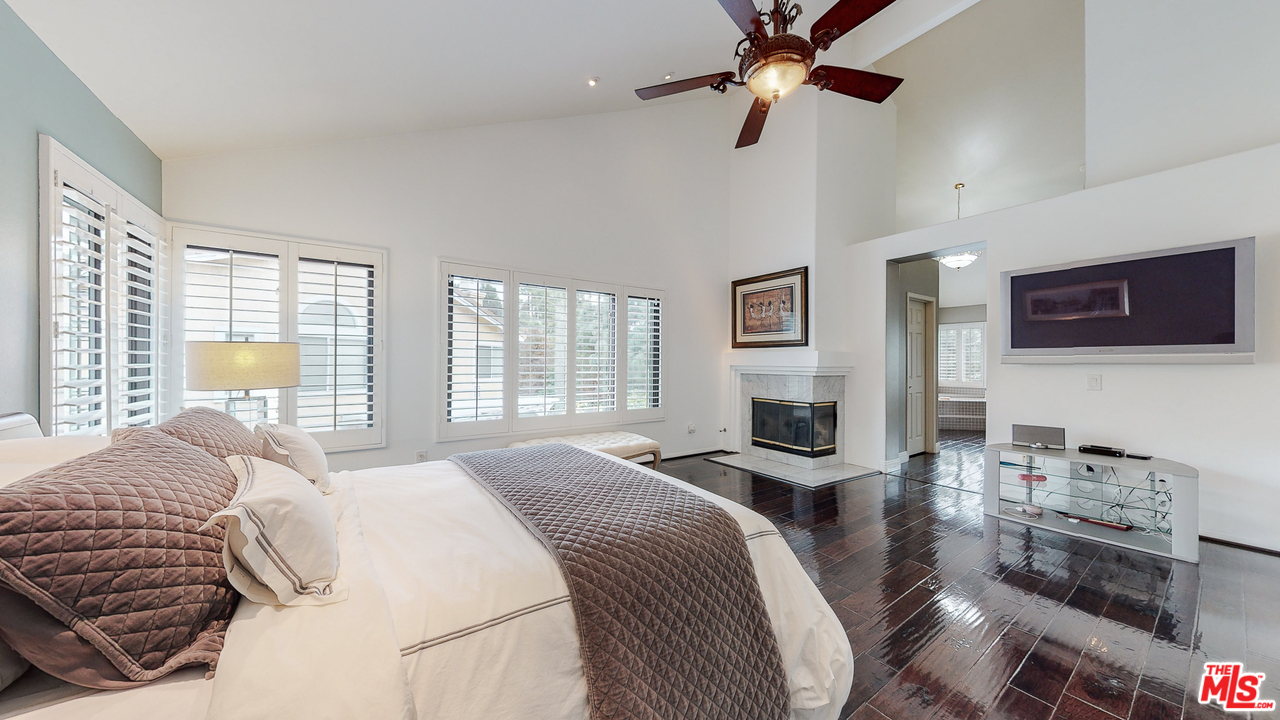 1975 Erin Way Glendale, CA 91206 - Photo 20 of 49