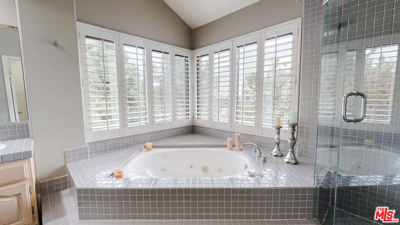 1975 Erin Way Glendale, CA 91206 - Photo 23 of 49