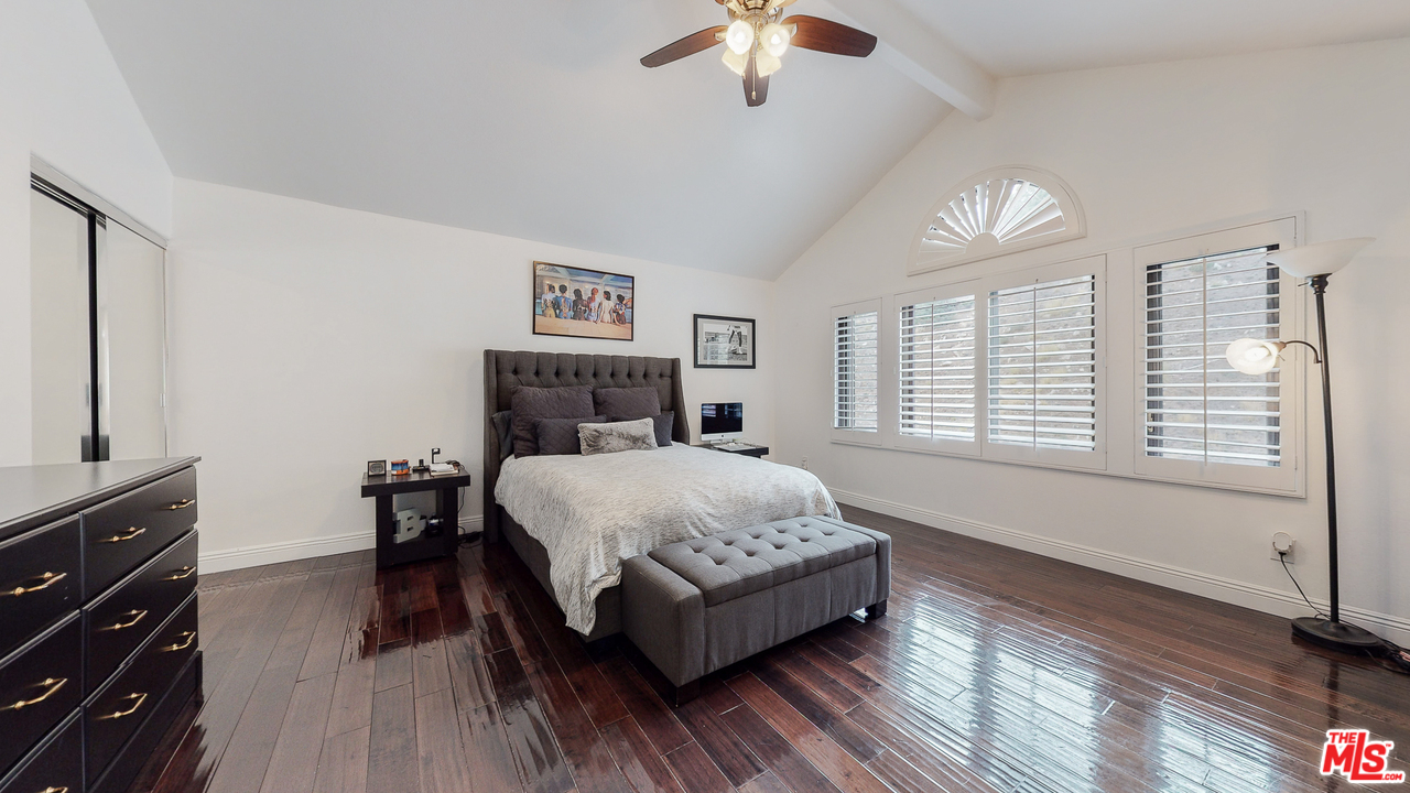 1975 Erin Way Glendale, CA 91206 - Photo 24 of 49