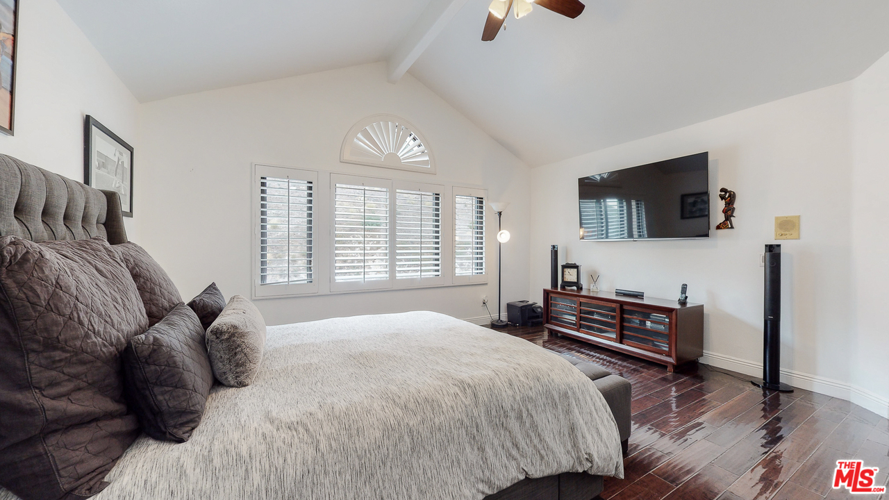 1975 Erin Way Glendale, CA 91206 - Photo 25 of 49