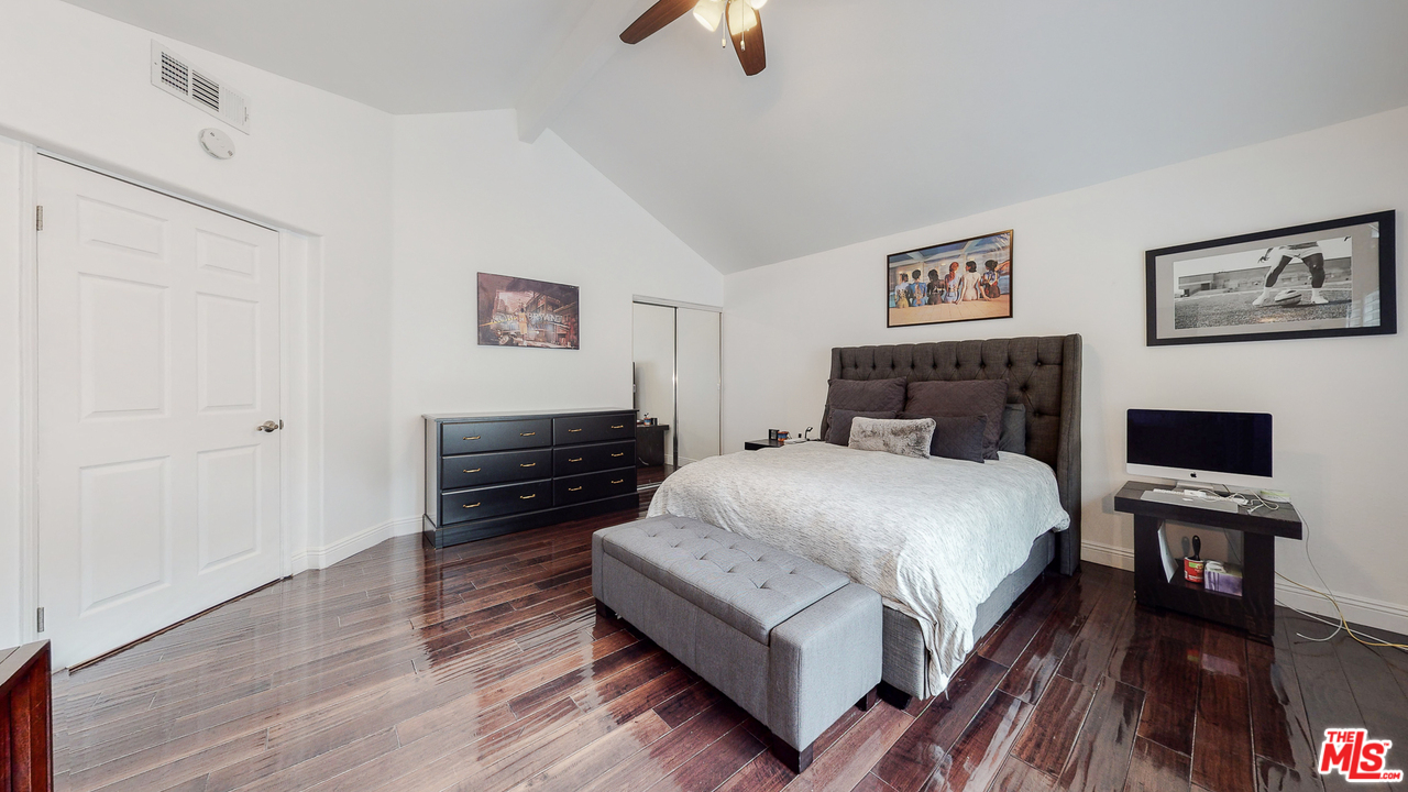 1975 Erin Way Glendale, CA 91206 - Photo 26 of 49