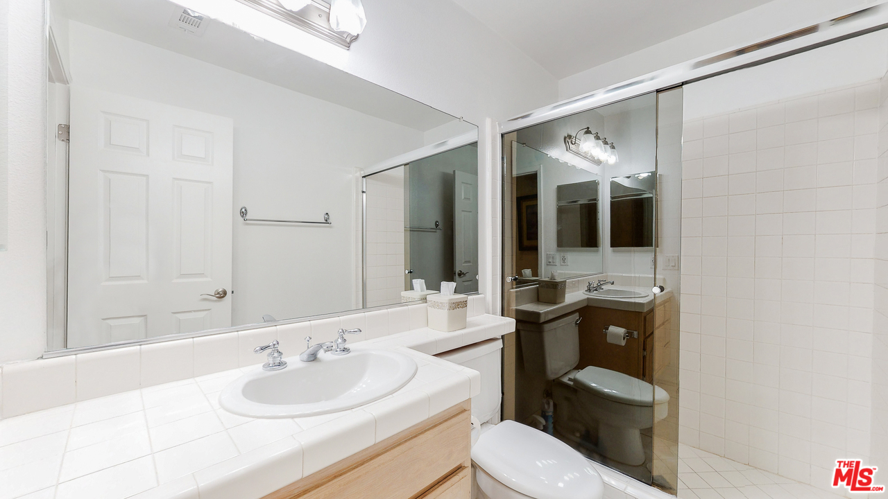 1975 Erin Way Glendale, CA 91206 - Photo 27 of 49