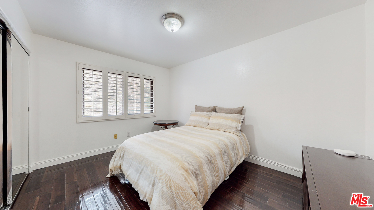 1975 Erin Way Glendale, CA 91206 - Photo 28 of 49