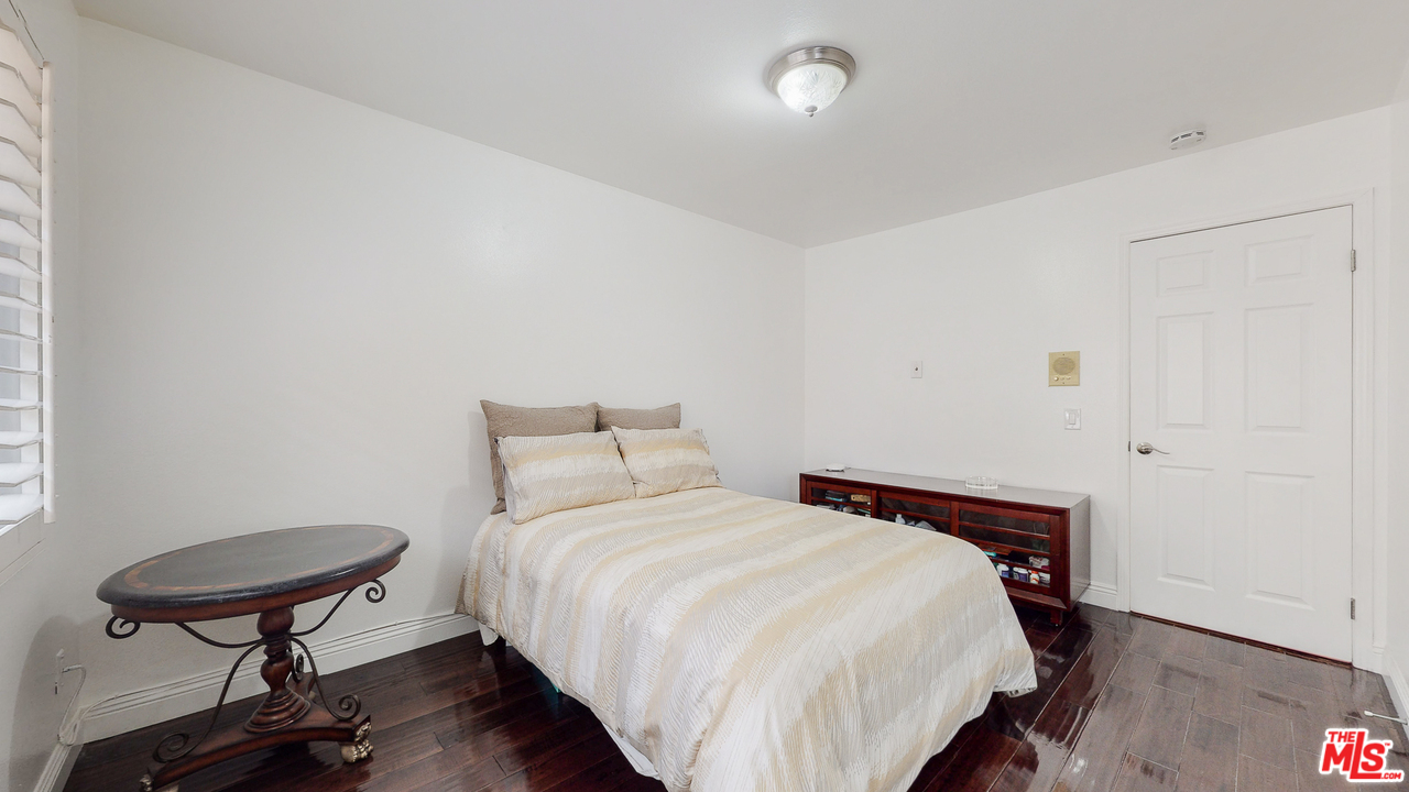 1975 Erin Way Glendale, CA 91206 - Photo 30 of 49