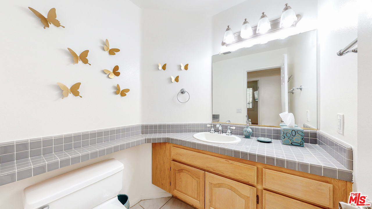 1975 Erin Way Glendale, CA 91206 - Photo 34 of 49