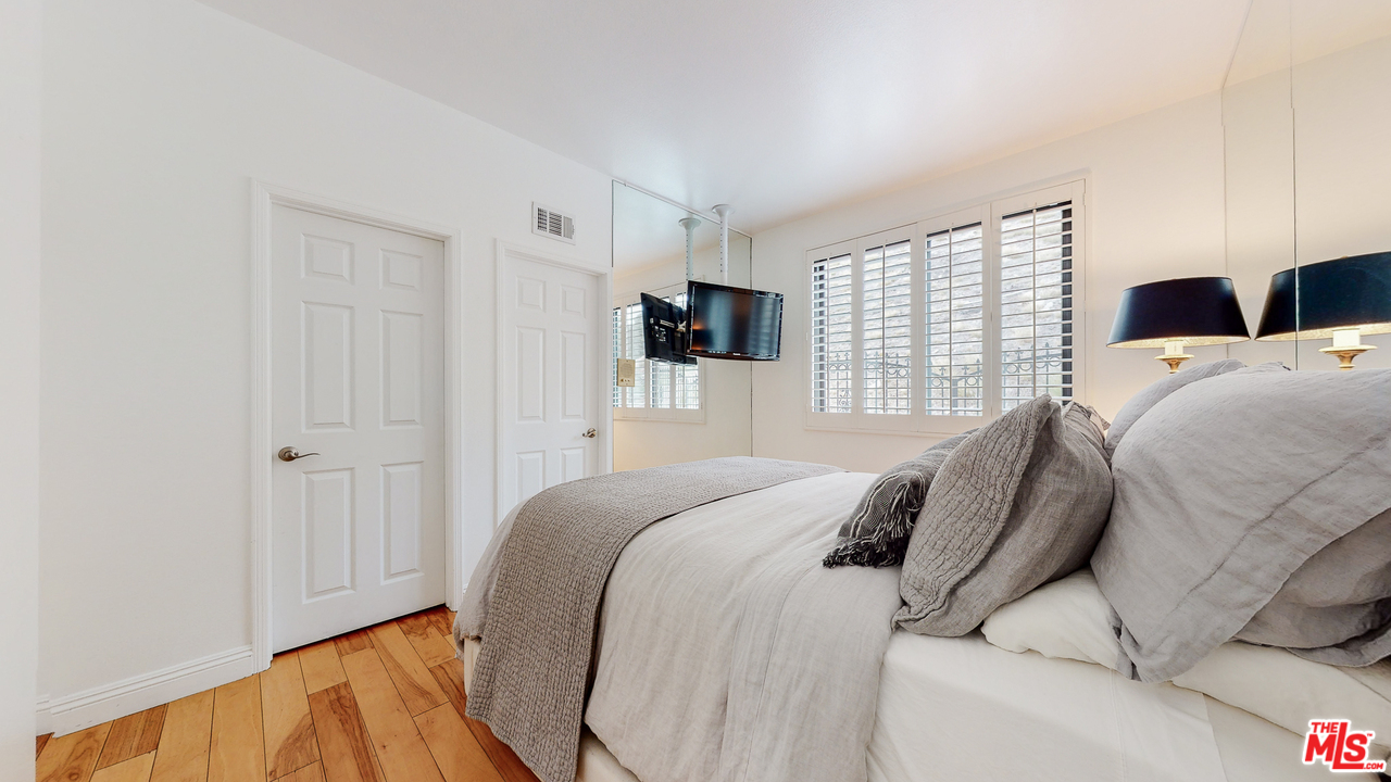 1975 Erin Way Glendale, CA 91206 - Photo 36 of 49