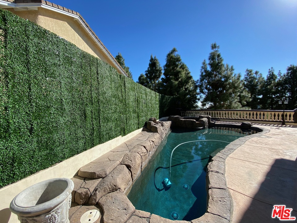 1975 Erin Way Glendale, CA 91206 - Photo 42 of 49