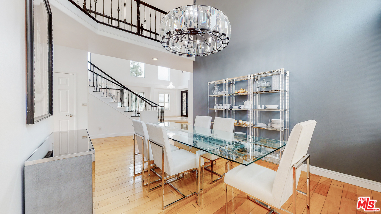 1975 Erin Way Glendale, CA 91206 - Photo 8 of 49