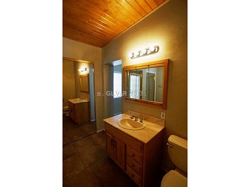 2205 Santa Rosa Drive Las Vegas, NV 89104 - Photo 3 of 12 Bathroom.