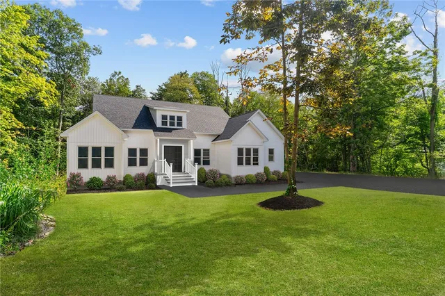 $979,000 | 261 Quaker Lane, Scituate, RI 02857