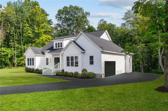$979,000 | 261 Quaker Lane, Scituate, RI 02857