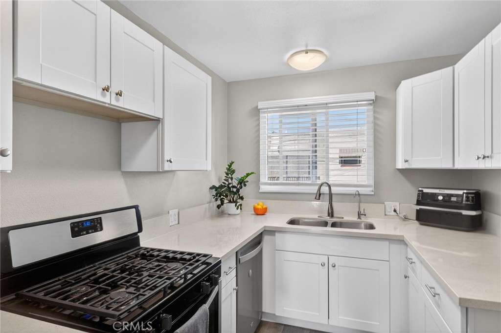 1057 East Appleton Street, Unit 10 Long Beach, CA 90802 - Photo 1 of 19