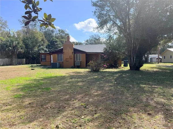 $2,200 | 2108 Old New York Avenue, DeLand, FL 32720