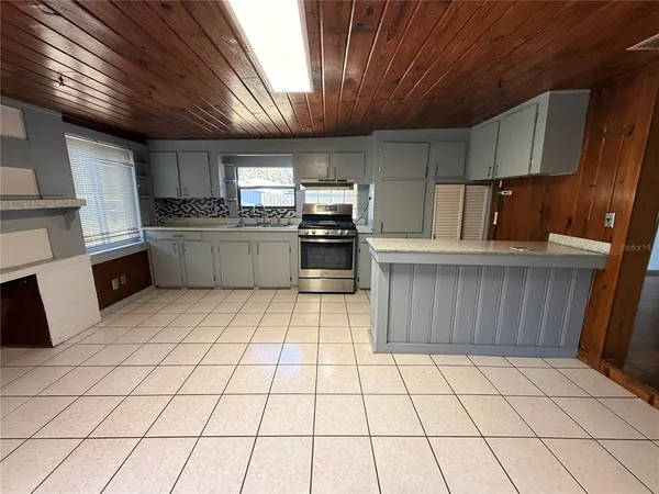 $2,200 | 2108 Old New York Avenue, DeLand, FL 32720