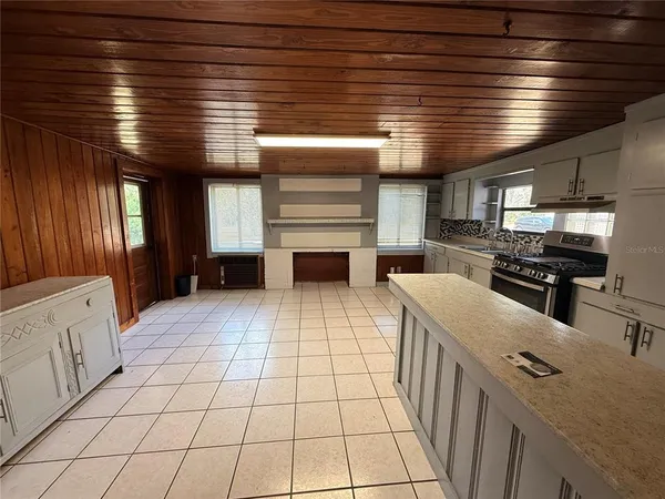 $2,200 | 2108 Old New York Avenue, DeLand, FL 32720