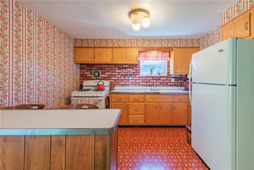 620 Pettigrew Road Irwin, PA 15642 - Photo 3 of 25 Gallery Image 3