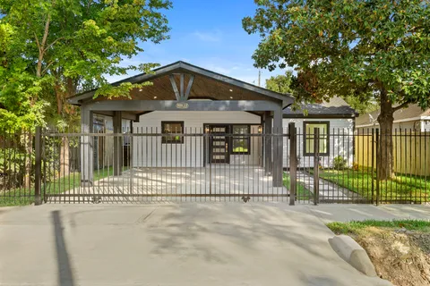 $575,000 | 1630 1/2 Tabor Street, Houston, TX 77009