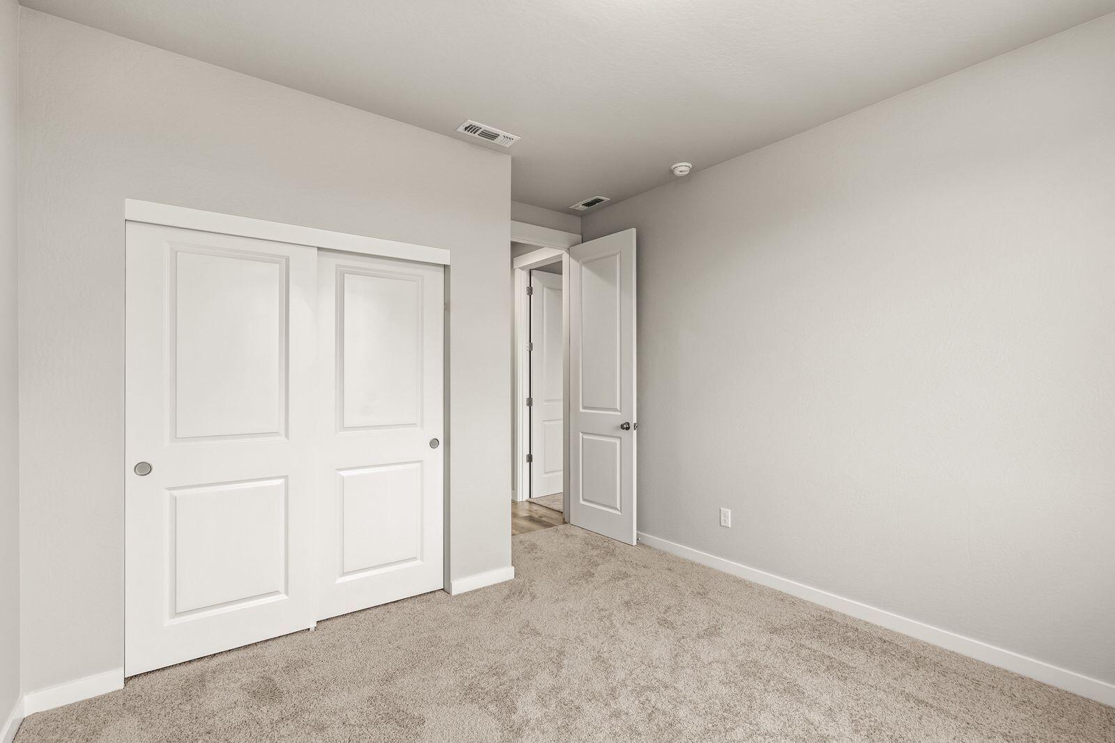 669 Old Waverly Way, Unit 20 Eagle Point, OR 97524 - Photo 21 of 32 a view of an empty room