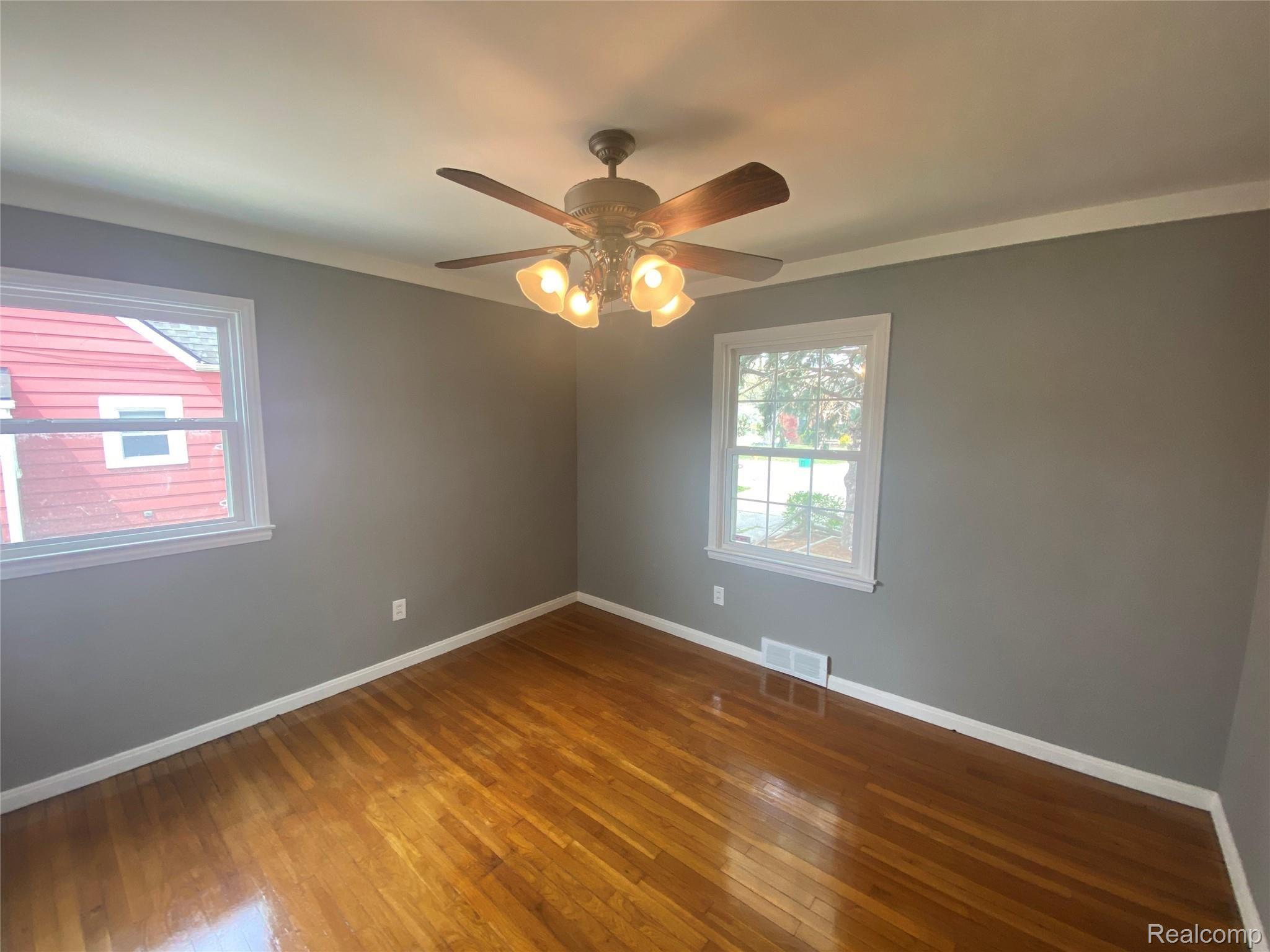 16012 Stephens Road Eastpointe, MI 48021 - Photo 13 of 33 d.jpg