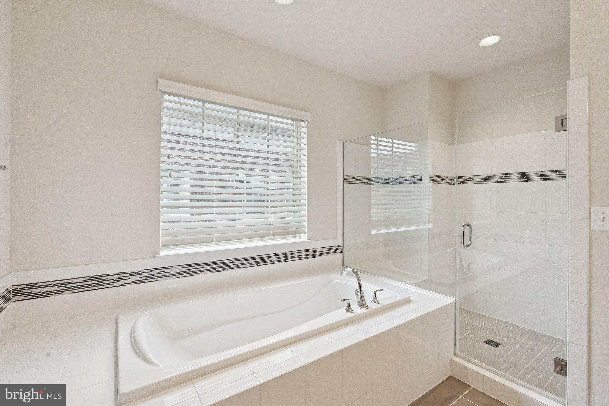 608 Fair Winds Way, Unit 262A Oxon Hill, MD 20745 - Photo 31 of 48 a bathroom with a tub and a shower