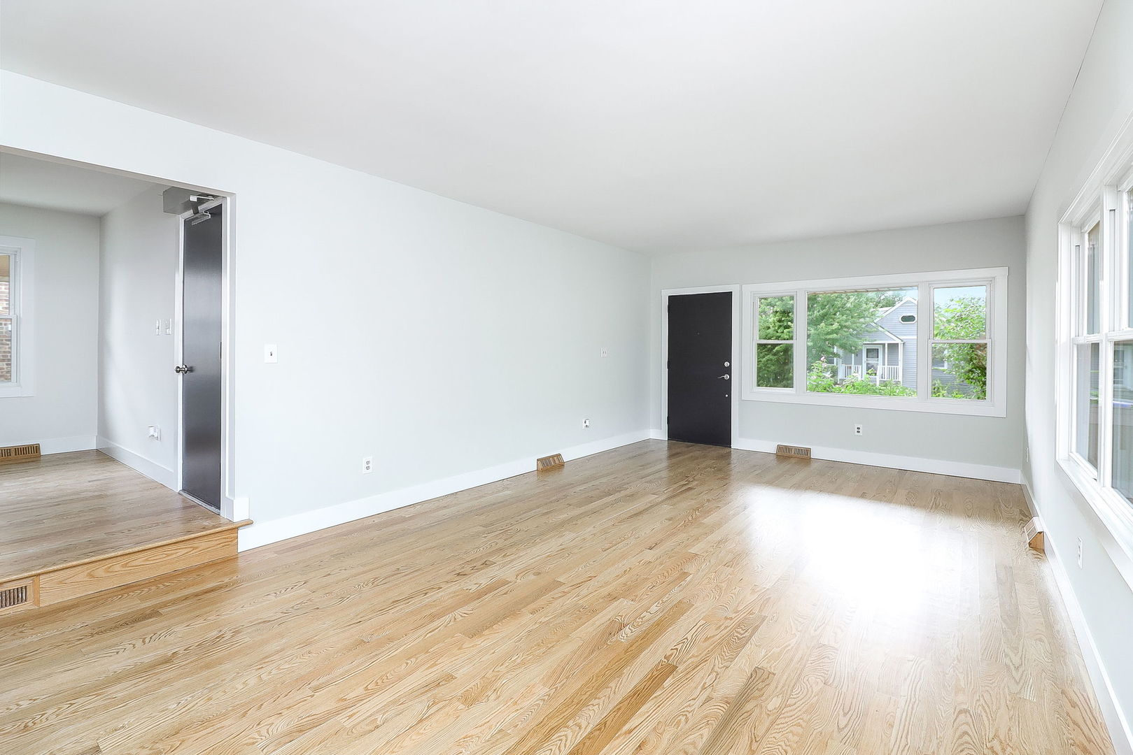 4009 Forest Avenue Brookfield, IL 60513 - Photo 4 of 28