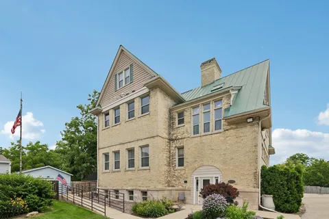 $235,000 | 1009 Summit Avenue, Unit 6, Stoughton, WI 53589