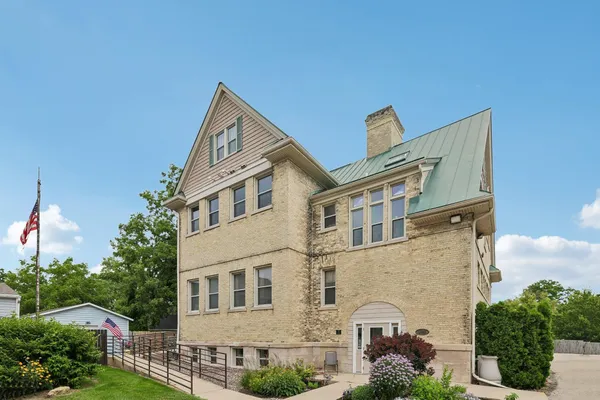 $235,000 | 1009 Summit Avenue, Unit 6, Stoughton, WI 53589