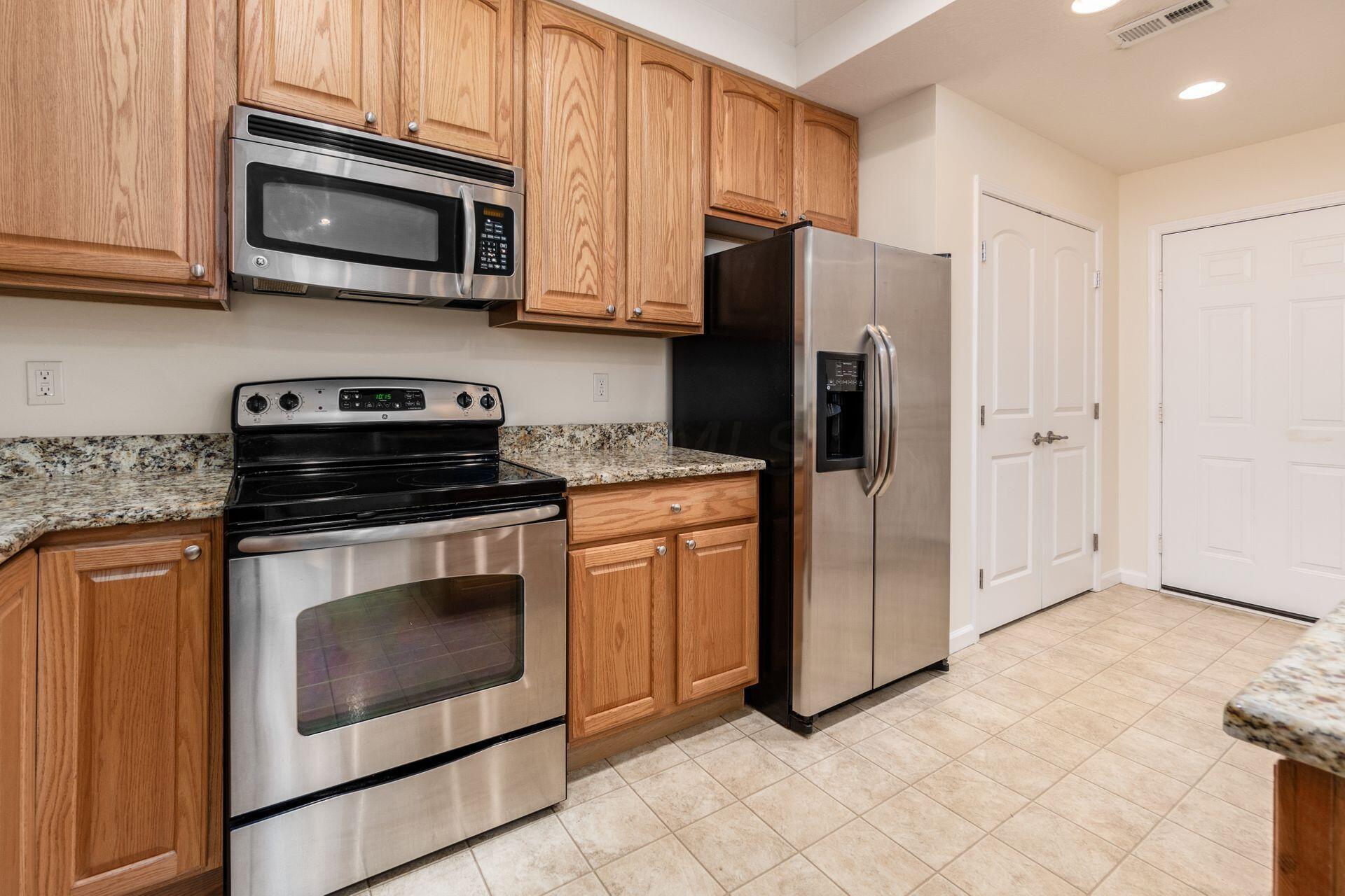 7965 Ravine Run Lane Columbus, OH 43235 - Photo 10 of 31 Kitchen