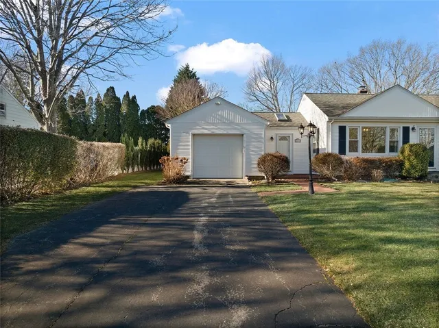 $825,000 | 415 Wapping Road, Portsmouth, RI 02871