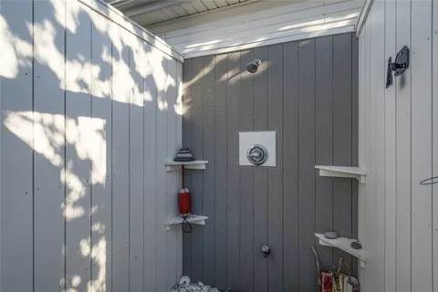 $825,000 | 415 Wapping Road, Portsmouth, RI 02871