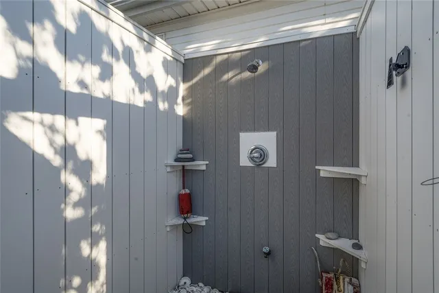 $825,000 | 415 Wapping Road, Portsmouth, RI 02871