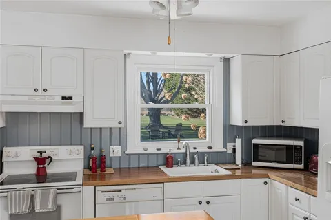 $825,000 | 415 Wapping Road, Portsmouth, RI 02871