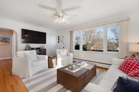 $825,000 | 415 Wapping Road, Portsmouth, RI 02871