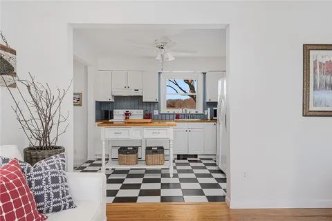 $825,000 | 415 Wapping Road, Portsmouth, RI 02871