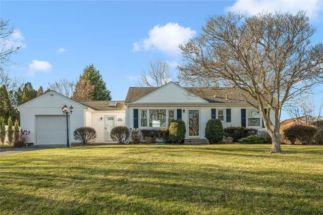 $825,000 | 415 Wapping Road, Portsmouth, RI 02871