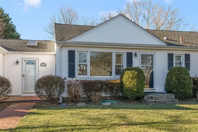 $825,000 | 415 Wapping Road, Portsmouth, RI 02871