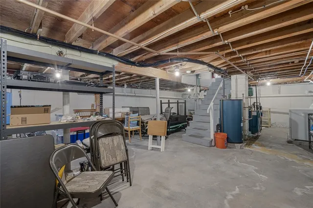 $825,000 | 415 Wapping Road, Portsmouth, RI 02871