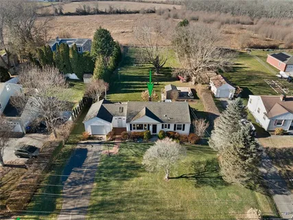 $825,000 | 415 Wapping Road, Portsmouth, RI 02871