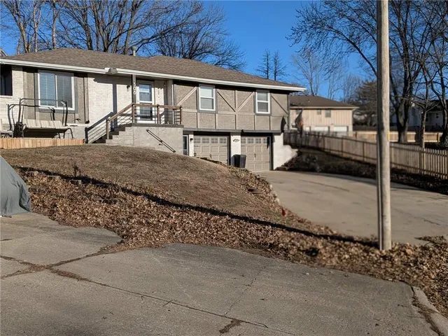 $329,900 | 308 Southwest Moore Place, Blue Springs, MO 64015