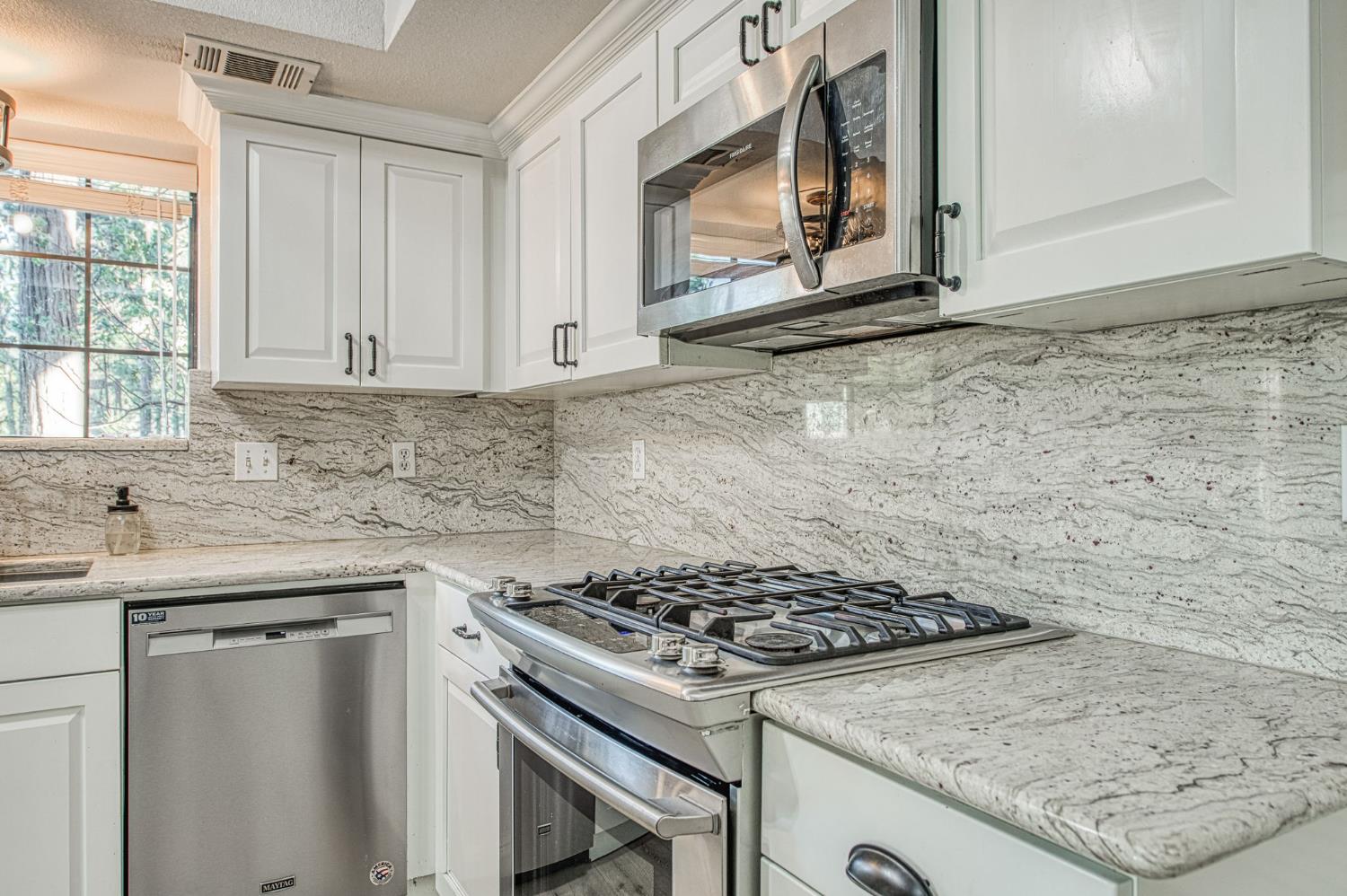 40624 Saddleback Road Bass Lake, CA 93604 - Photo 17 of 53