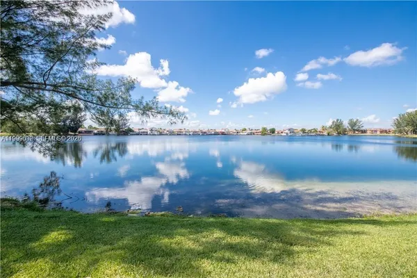 $250,000 | 2540 West 67th Place, Unit 20428, Hialeah, FL 33016