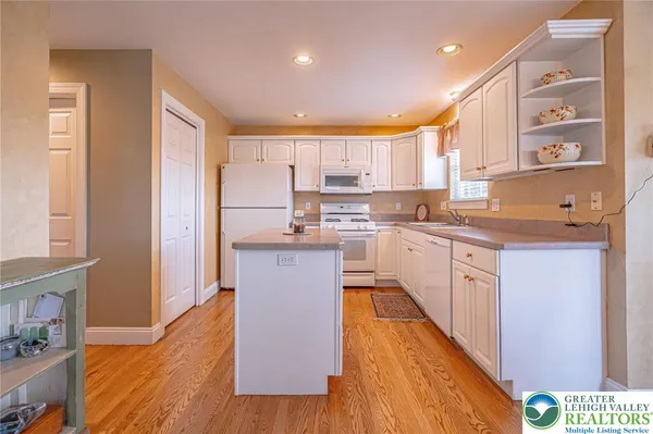 $574,900 | 3240 Watermill Drive, Lower Macungie Township, PA 18062